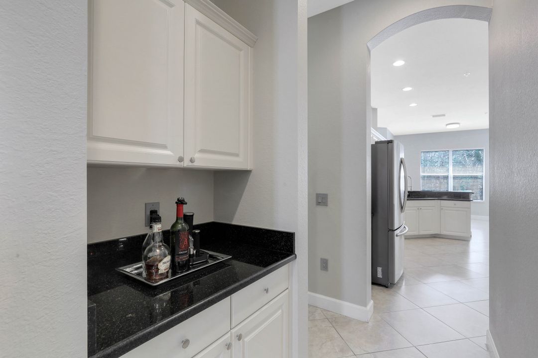 7874 Clemson St #202, Naples, FL 34104