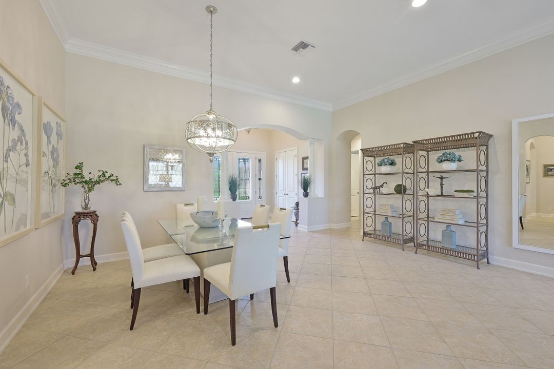 8880 Savona Ct, Naples, FL 34119