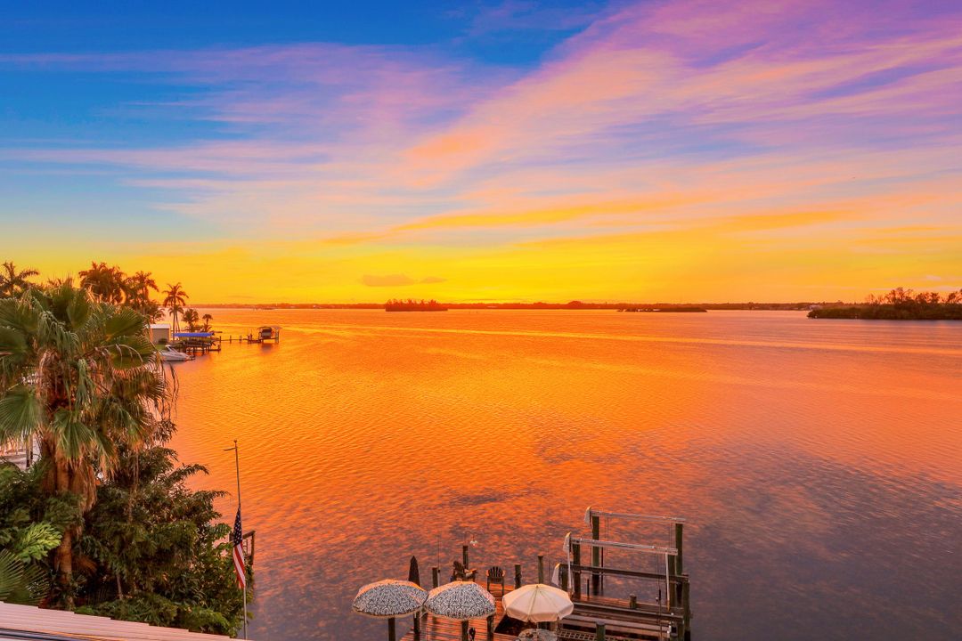 4559 E Riverside Dr, Fort Myers, FL 33905