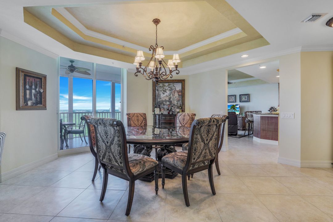 295 Grande Way #905, Naples, FL 34110