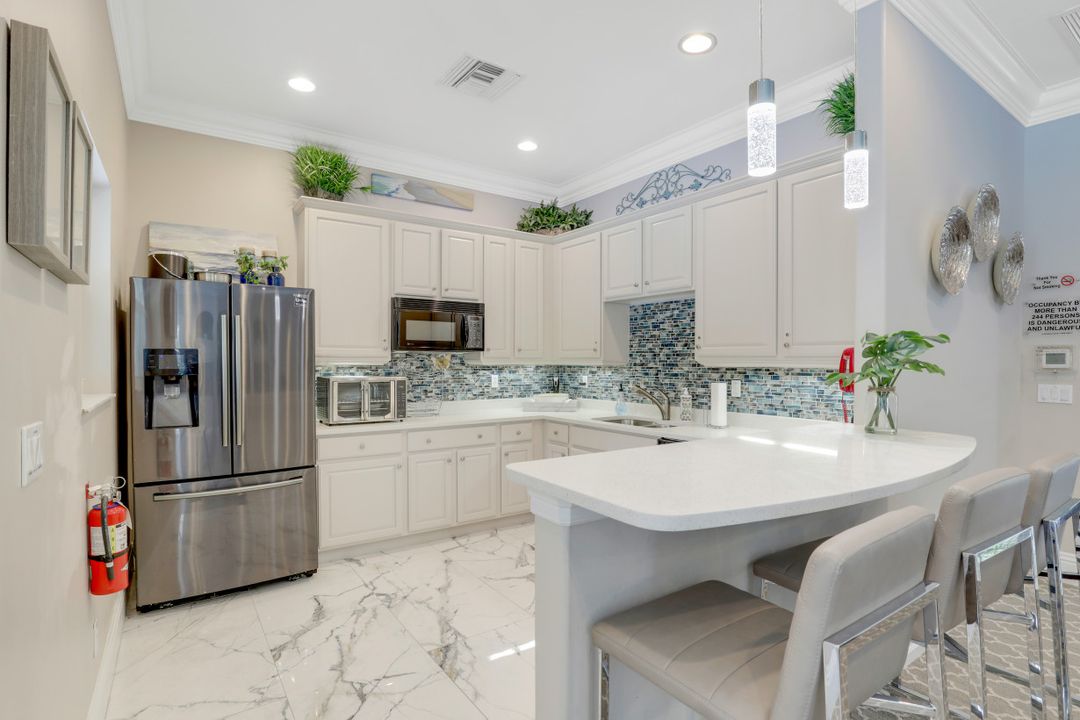 3738 Recreation Ln, Naples, FL 34116