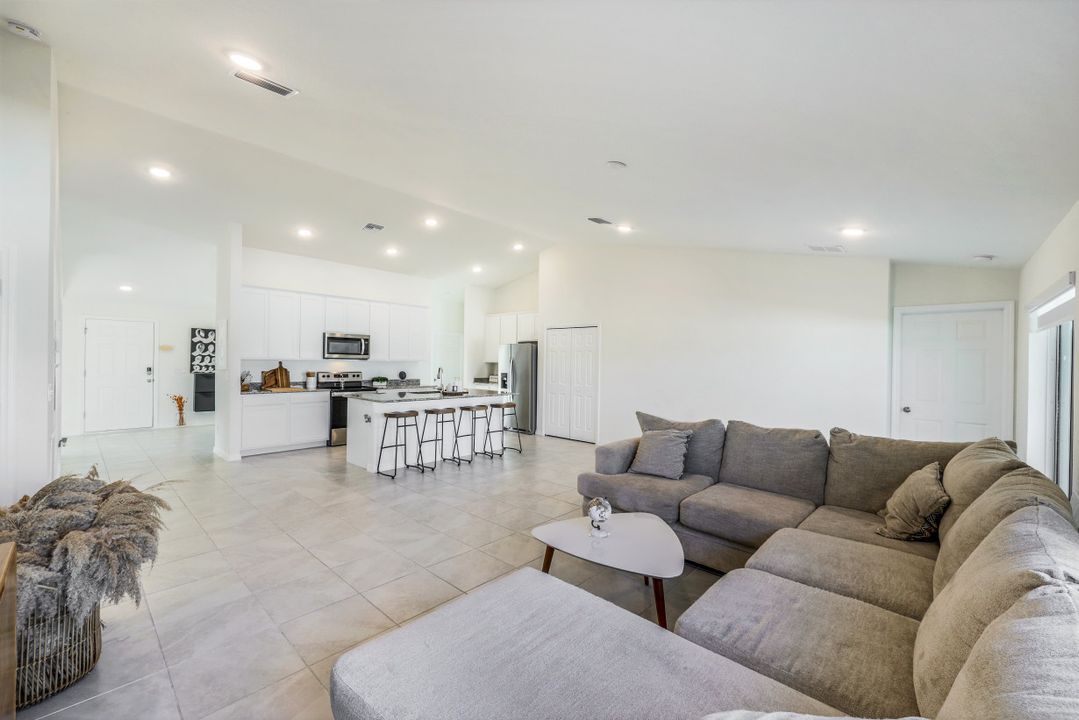 117 NW 27th Pl, Cape Coral, FL 33993