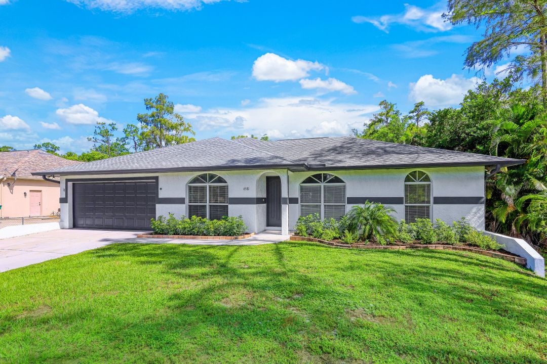 6581 Sable Ridge Ln, Naples, FL 34109