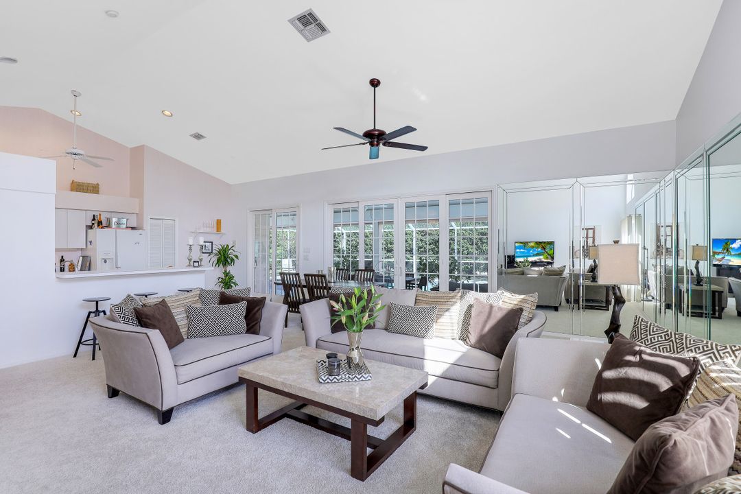 1812 Piccadilly Circus, Naples, FL 34112