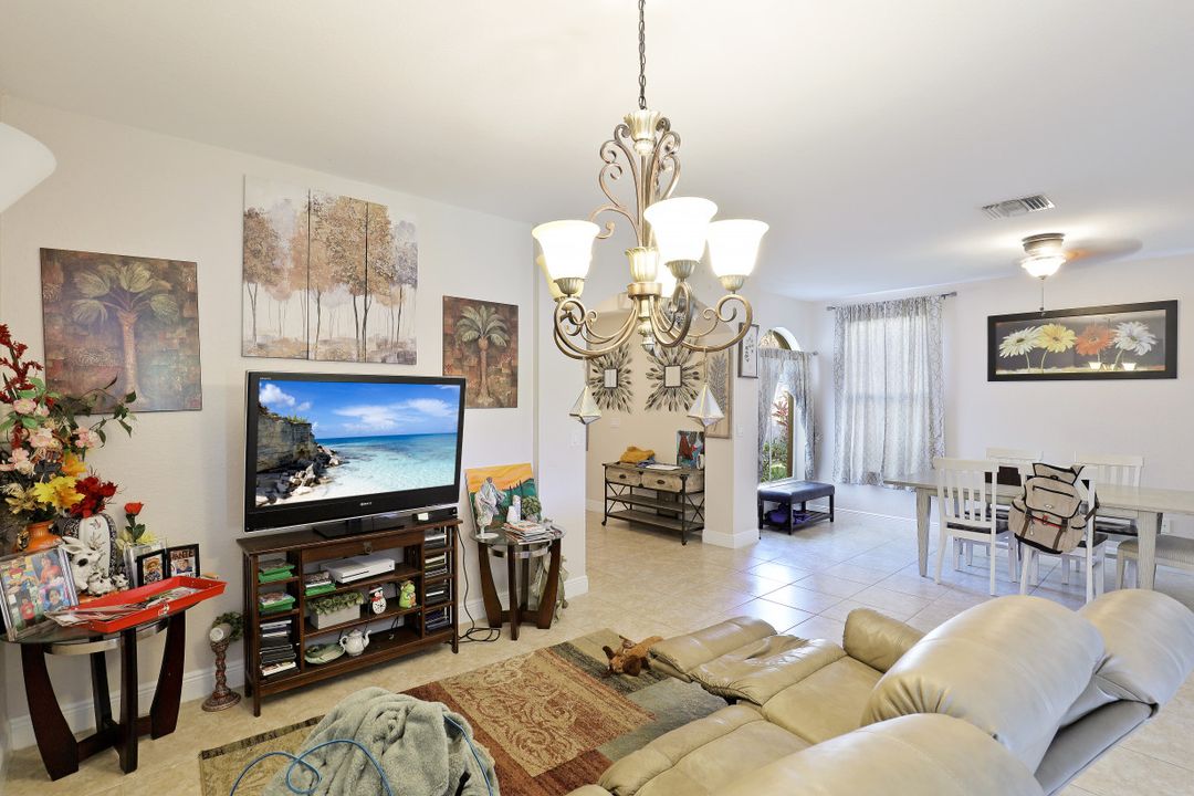 1697 Birdie Dr, Naples, FL 34120