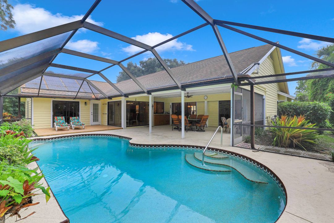 2259 Queens Way, Naples, FL 34112