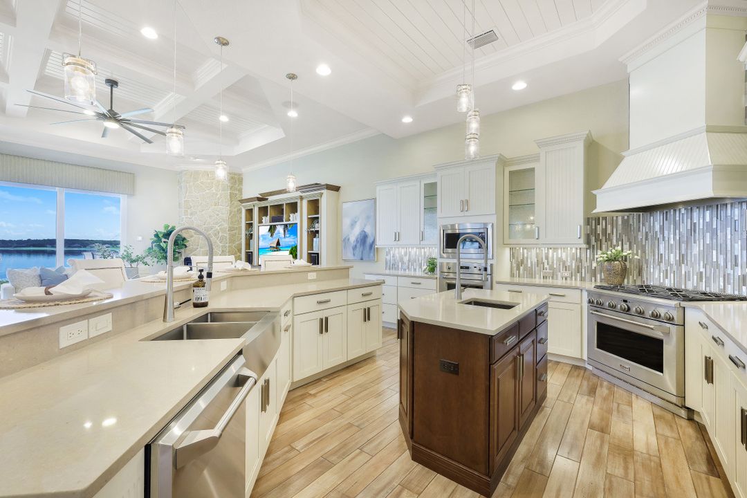 9337 Granite Ct, Naples, FL 34120