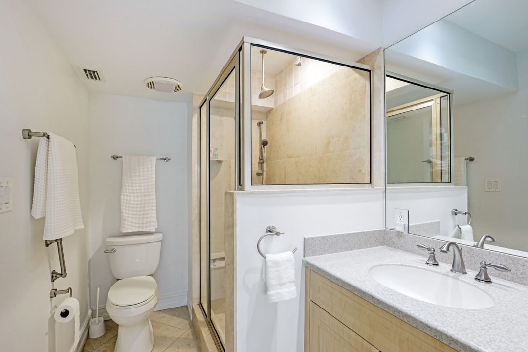 788 Park Shore Dr #H13, Naples, FL 34103