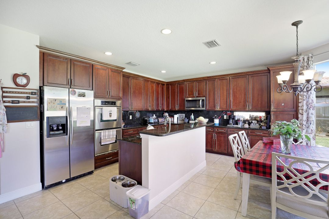 1697 Birdie Dr, Naples, FL 34120