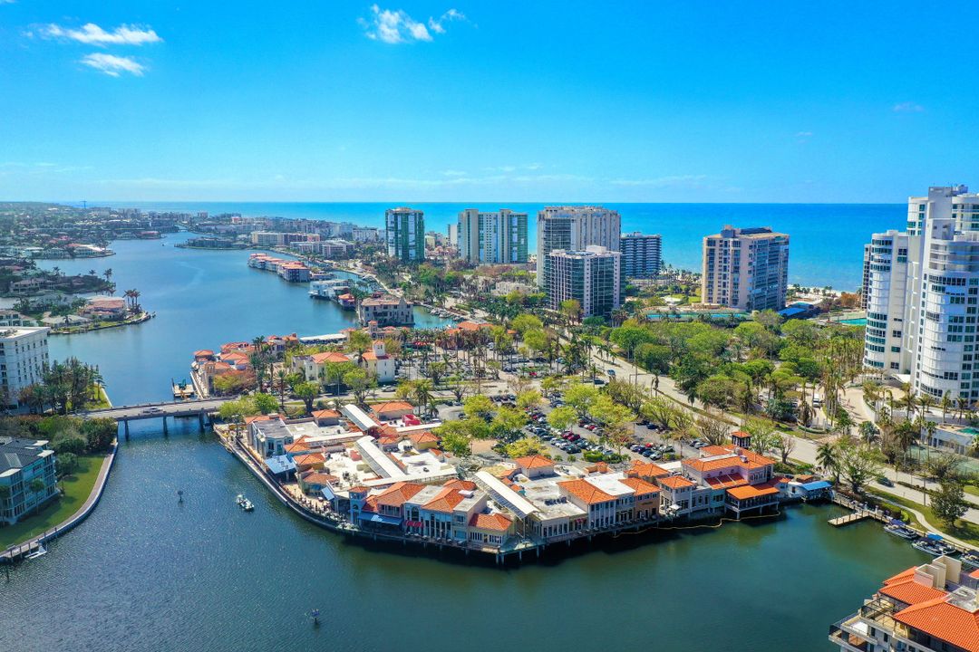 405 Neapolitan Way, Naples, FL 34103