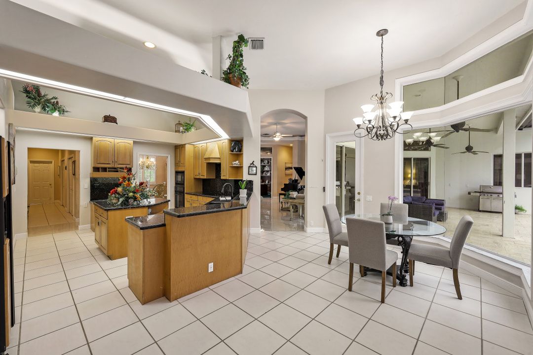 6881 Bottlebrush Ln, Naples, FL 34109