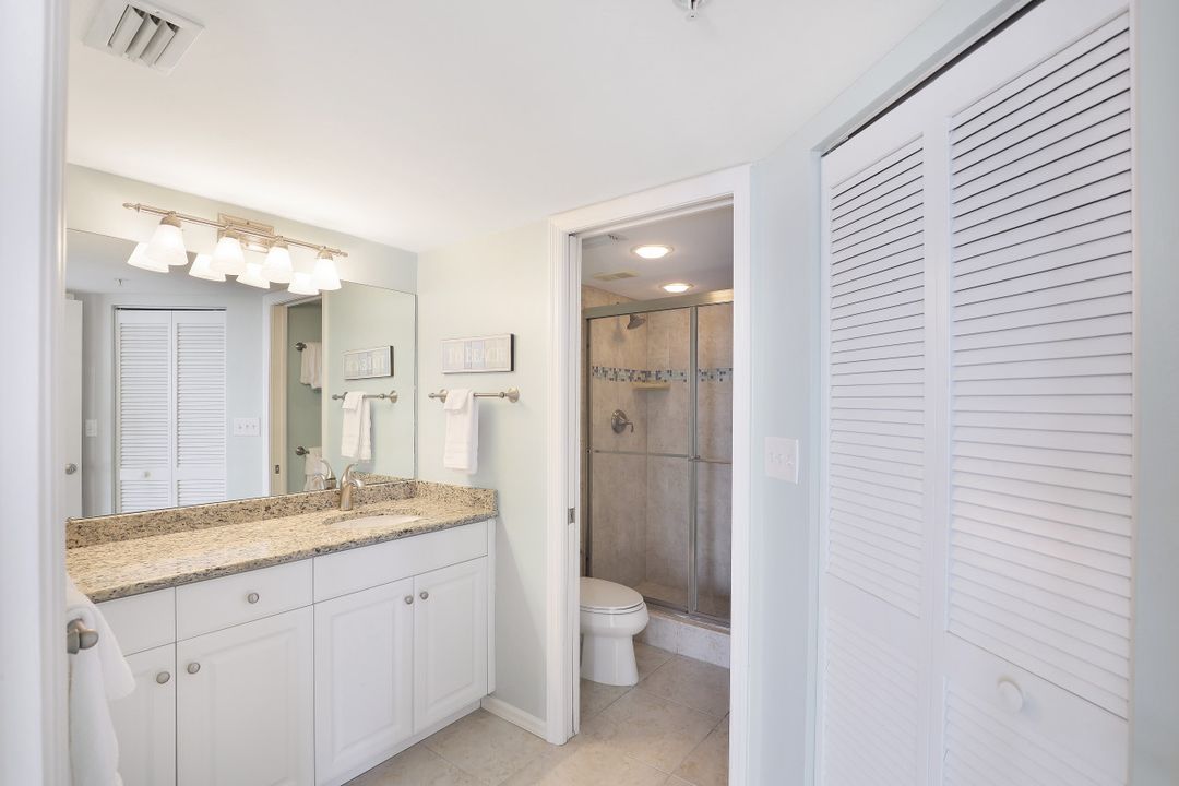 40 Seagate Dr #1101, Naples, FL 34103