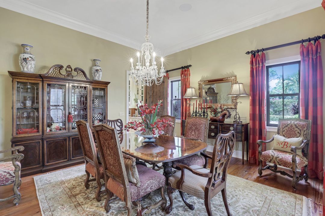 353 Chancery Cir, Naples, FL 34110