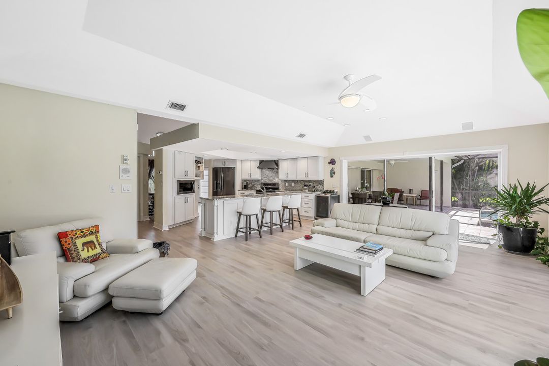 2016 Duke Dr, Naples, FL 34110