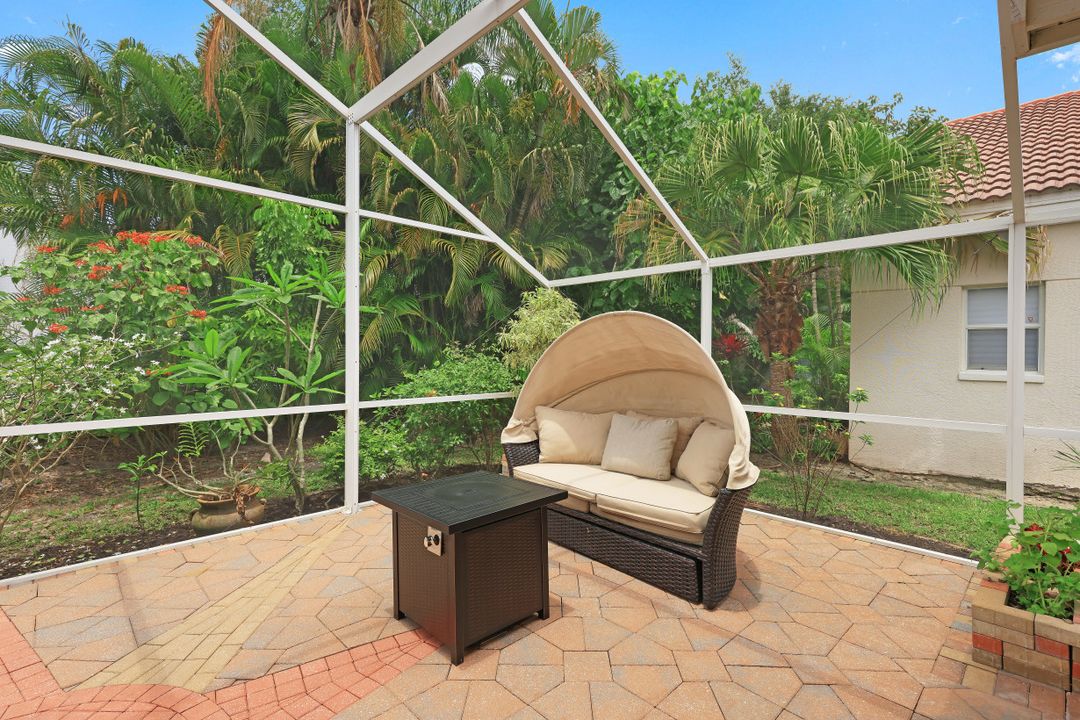 371 Pindo Palm Dr, Naples, FL 34104