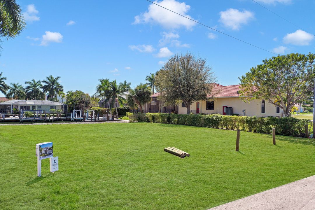 979 Daisy Ct, Marco Island, FL 34145