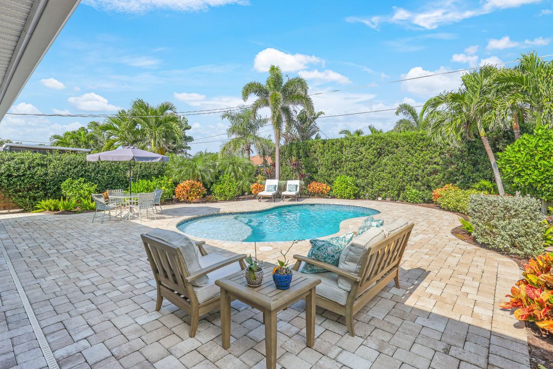 565 98th Ave N, Naples, FL 34108