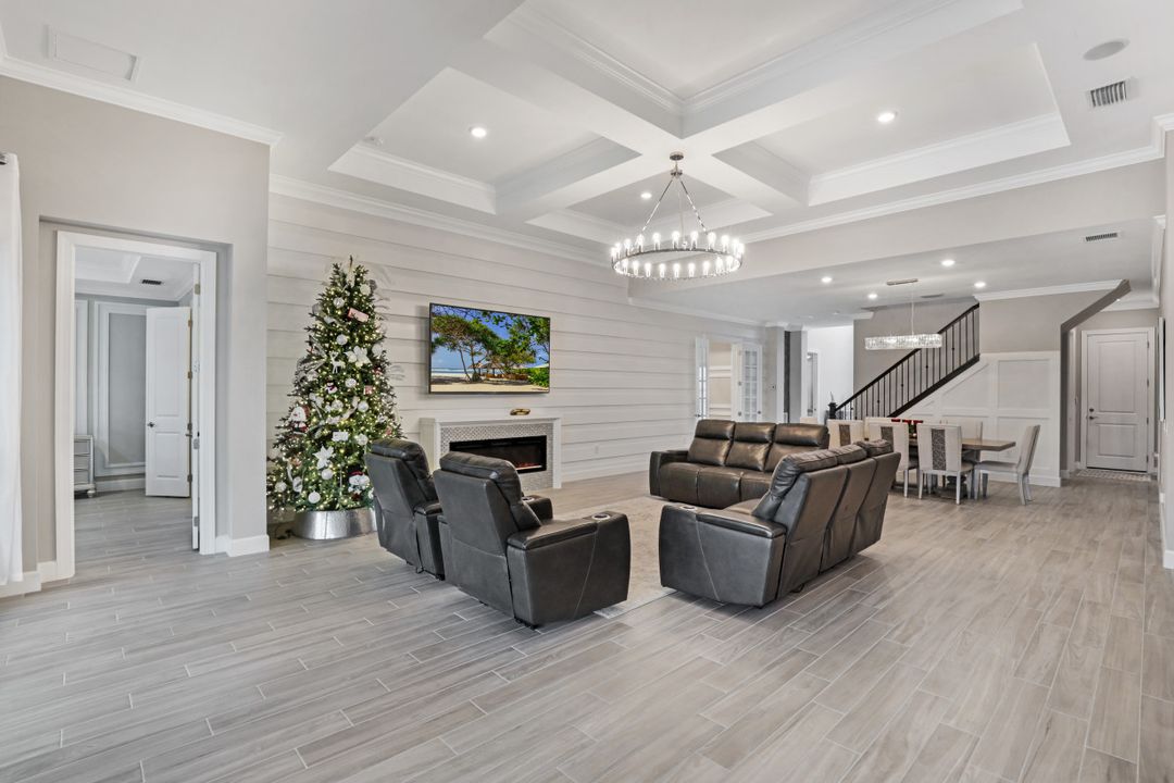 19617 Waterman Ct, Miromar Lakes, FL 33913