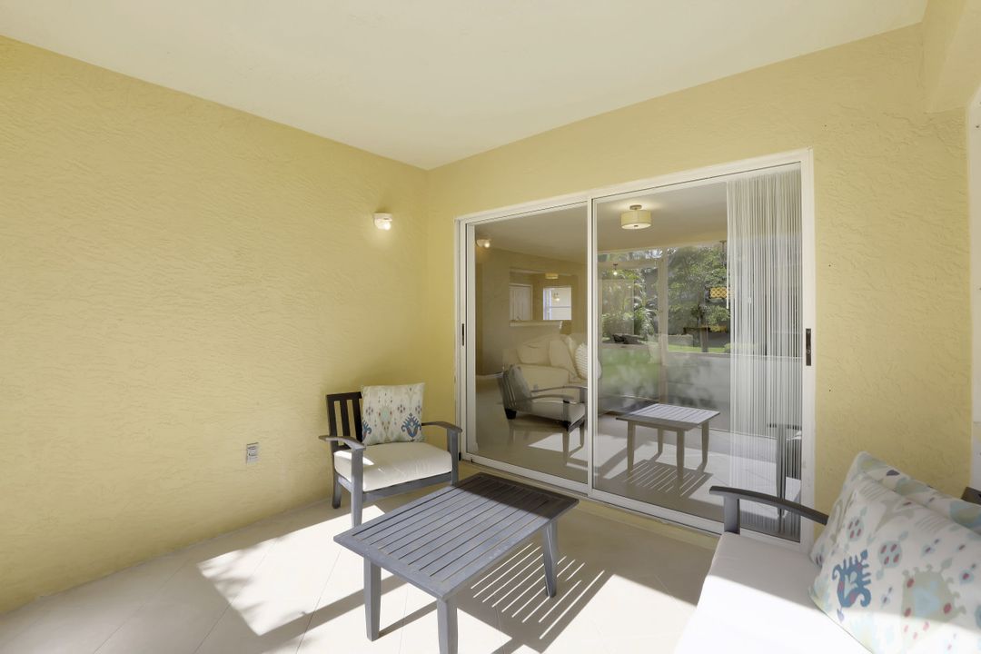 9605 Crescent Garden Dr, Naples, FL 34109