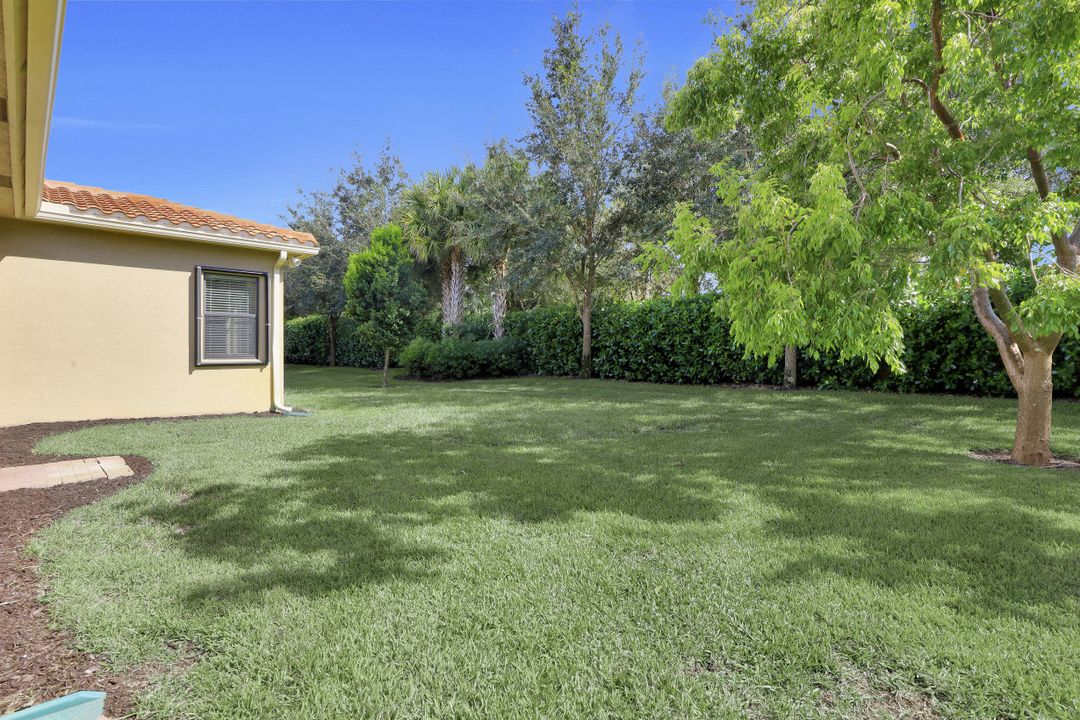 3271 Pacific Dr, Naples, FL 34119