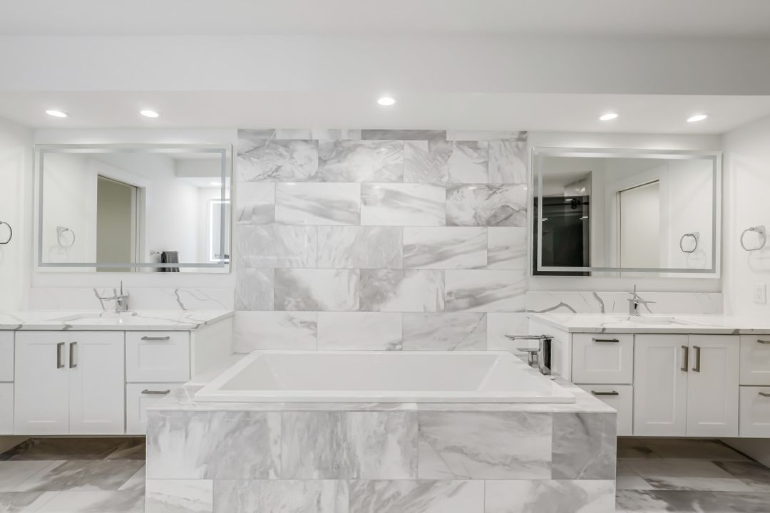 8171 Bay Colony Dr #1602, Naples, FL 34108