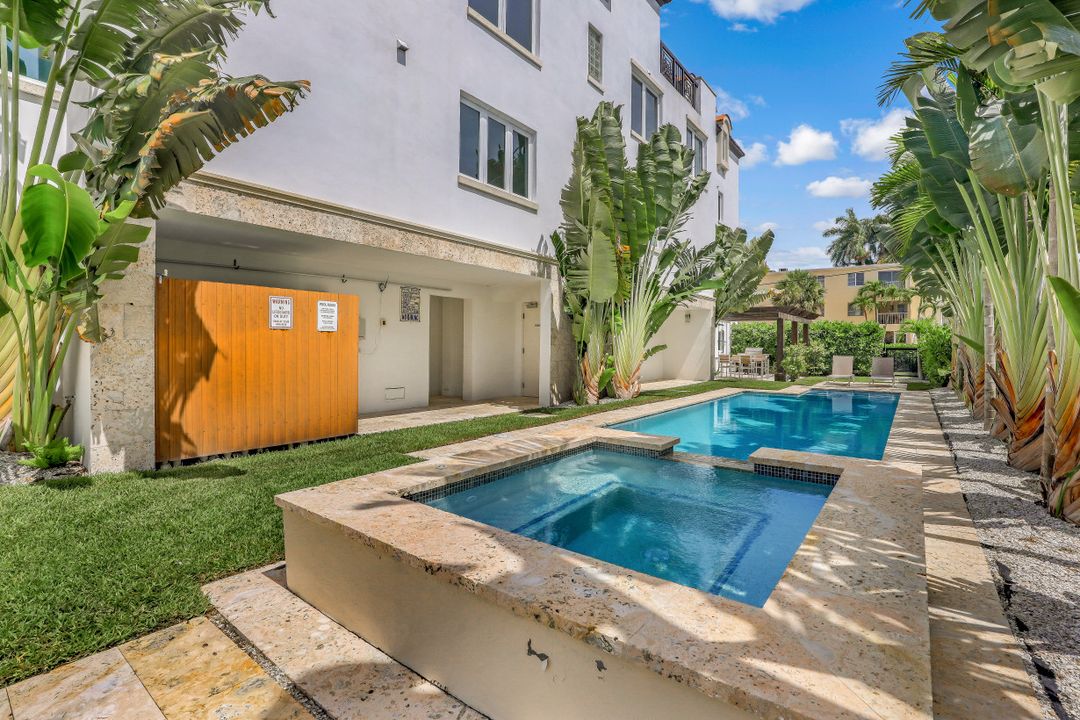 875 9th St S #PH, Naples, FL 34102