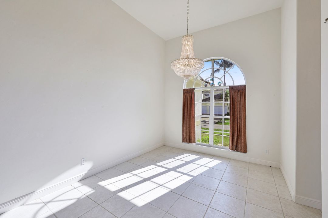 718 Nautilus Ct, Marco Island, FL 34145