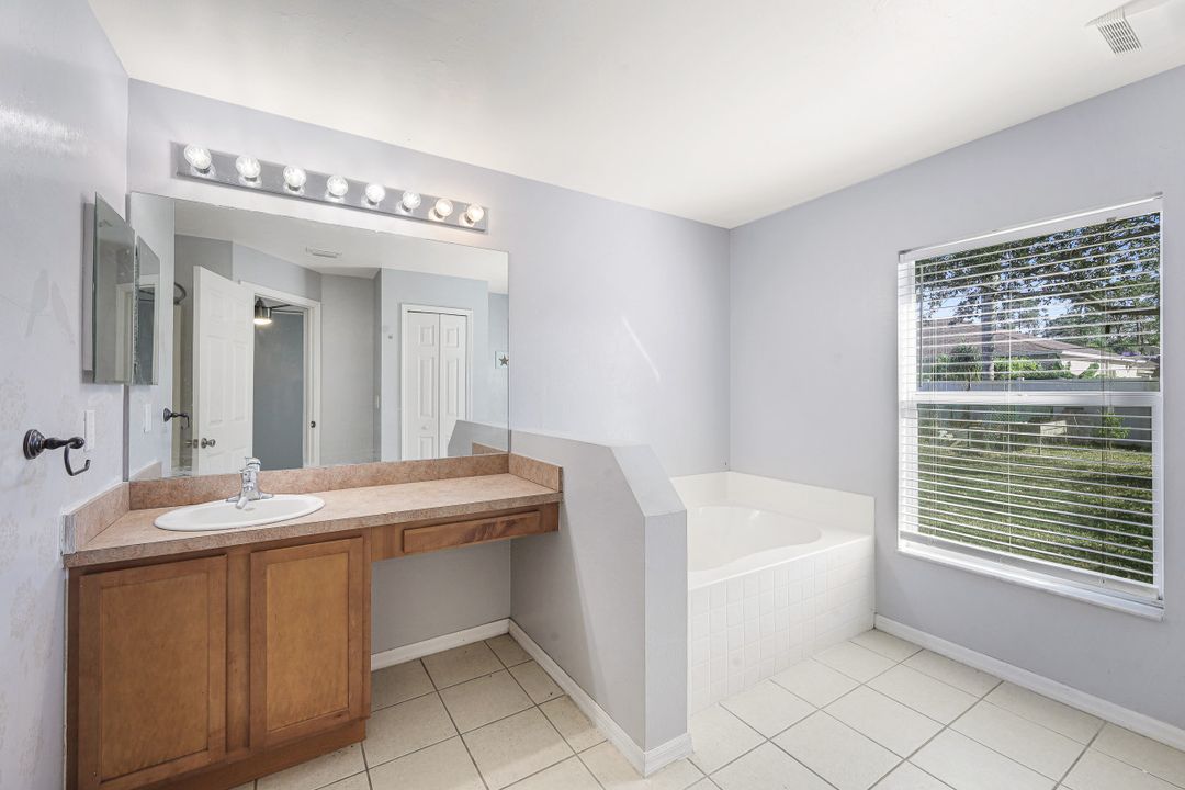 15736 Sunny Crest Ln, Fort Myers, FL 33905