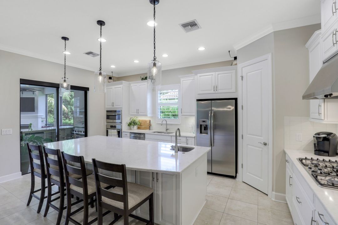 9618 Campanile Cir, Naples, FL 34114