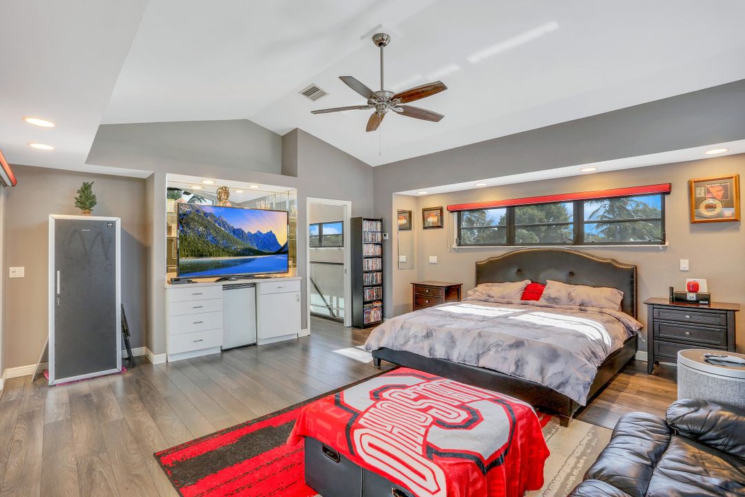 5811 SW 1st Pl, Cape Coral, FL 33914