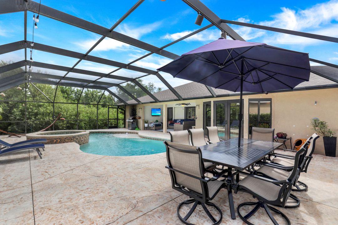 1941 Oakes Blvd, Naples, FL 34119