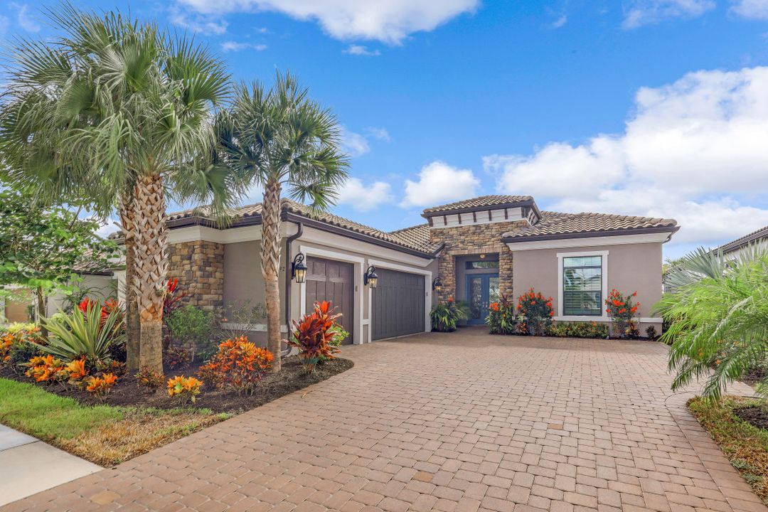 9392 Rapallo St, Naples, FL 34119