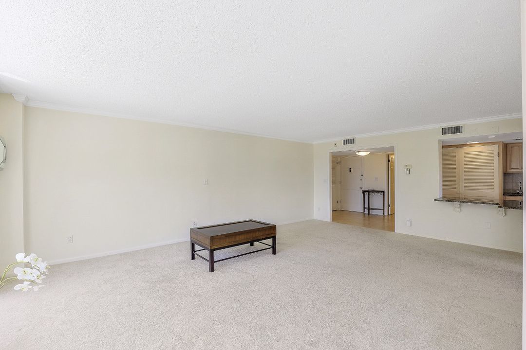 1900 Gulf Shore Blvd N #201, Naples, FL 34102