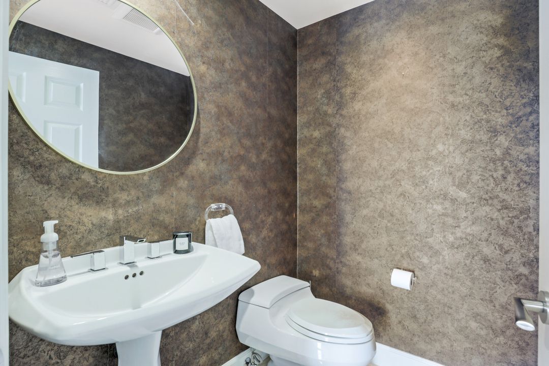 9811 Gulf Shore Dr, Naples, FL 34108