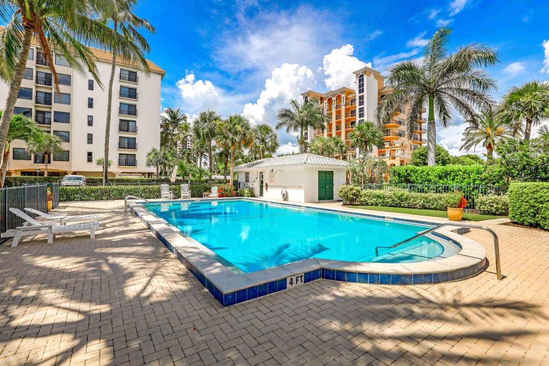 10573 Gulf Shore Dr #304, Naples, FL 34108