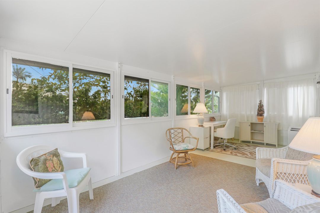 211 Grosbeak Ln, Naples, FL 34114