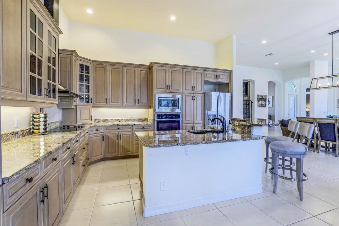 530 Taylor Ct, Marco Island, FL 34145