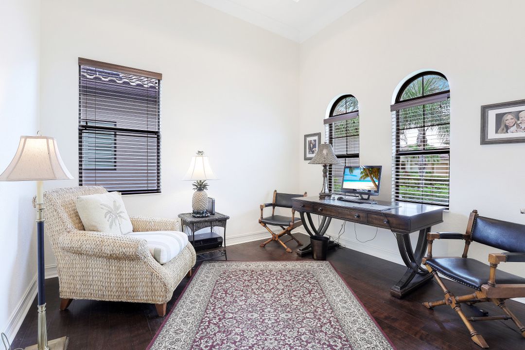 7327 Lantana Cir, Naples, FL 34119