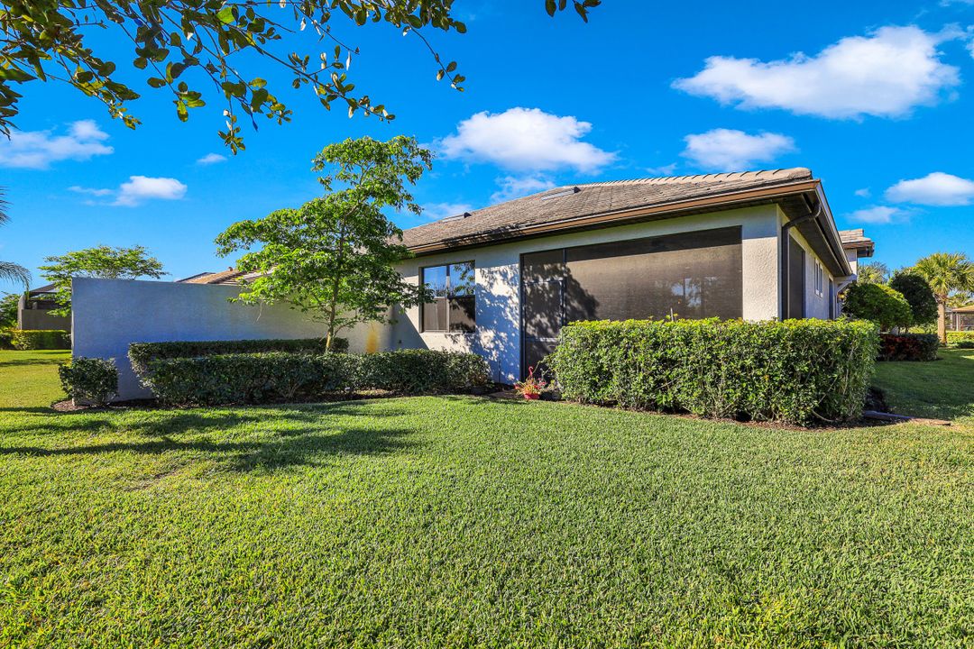 7594 Jacaranda Ln, Naples, FL 34114