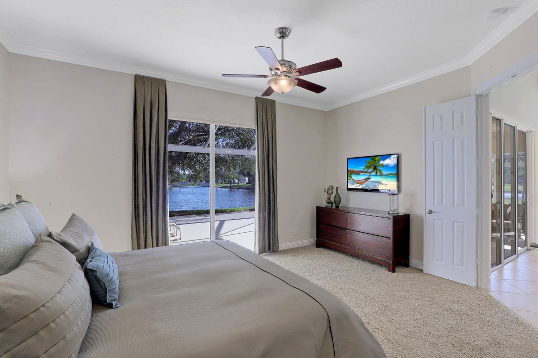 5500 Freeport Ln, Naples, FL 34119