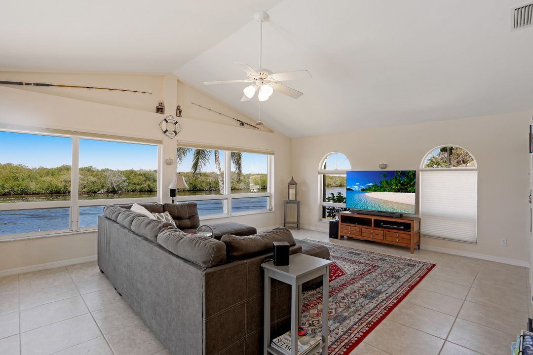 1020 NW 43rd Ave, Cape Coral, FL 33993