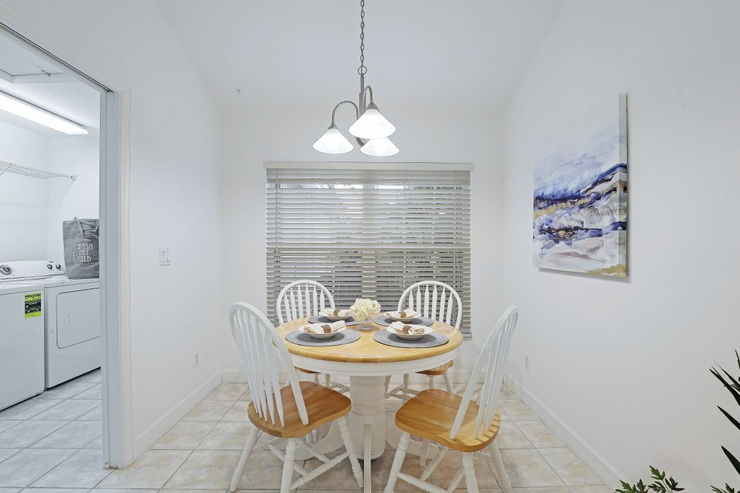 5873 Northridge Dr, Naples, FL 34110