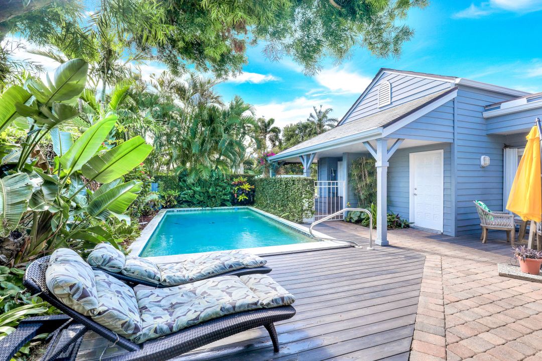 651 Bridge Way Ln, Naples, FL 34108