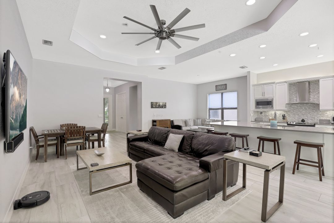 13824 Luna Dr, Naples, FL 34109