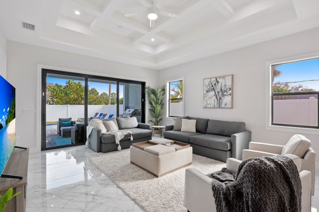 783 110th Ave N, Naples, FL 34108