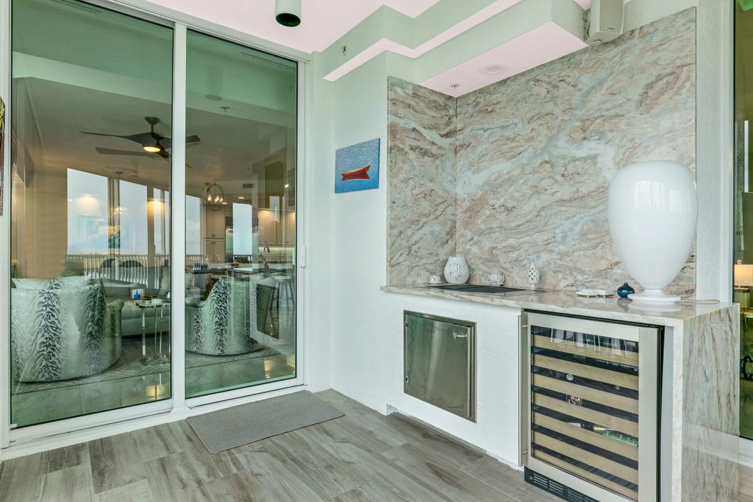 285 Grande Way #1204, Naples, FL 34110