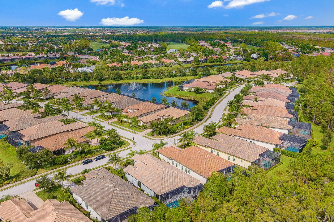 7497 Lantana Cir, Naples, FL 34119