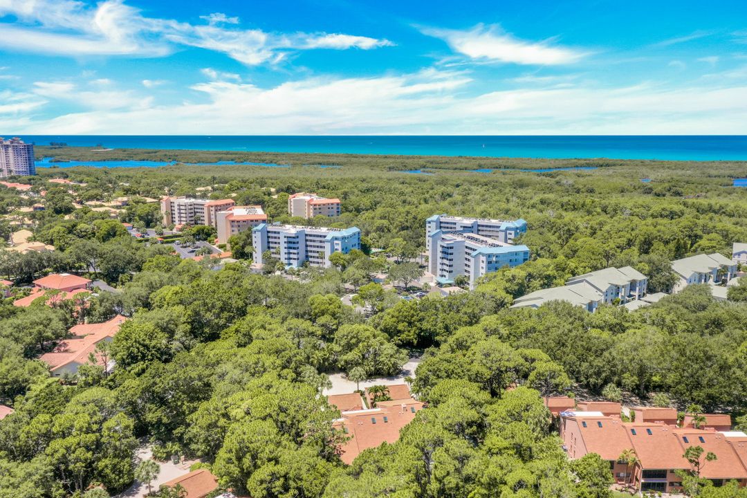 15330 Cedarwood Ln, Naples, FL 34110