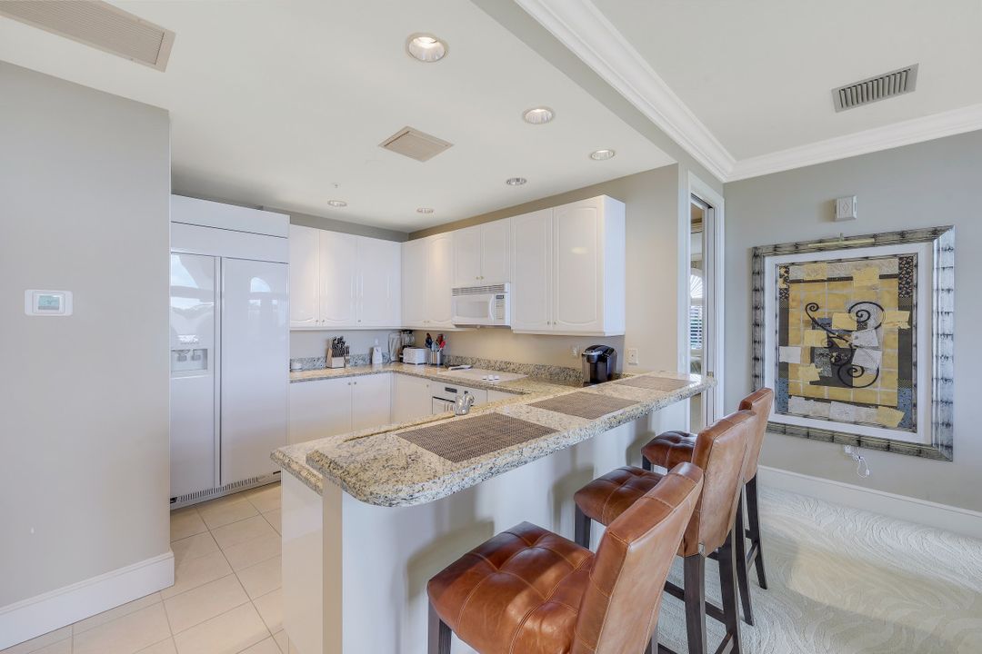 900 5th Ave S #302, Naples, FL 34102