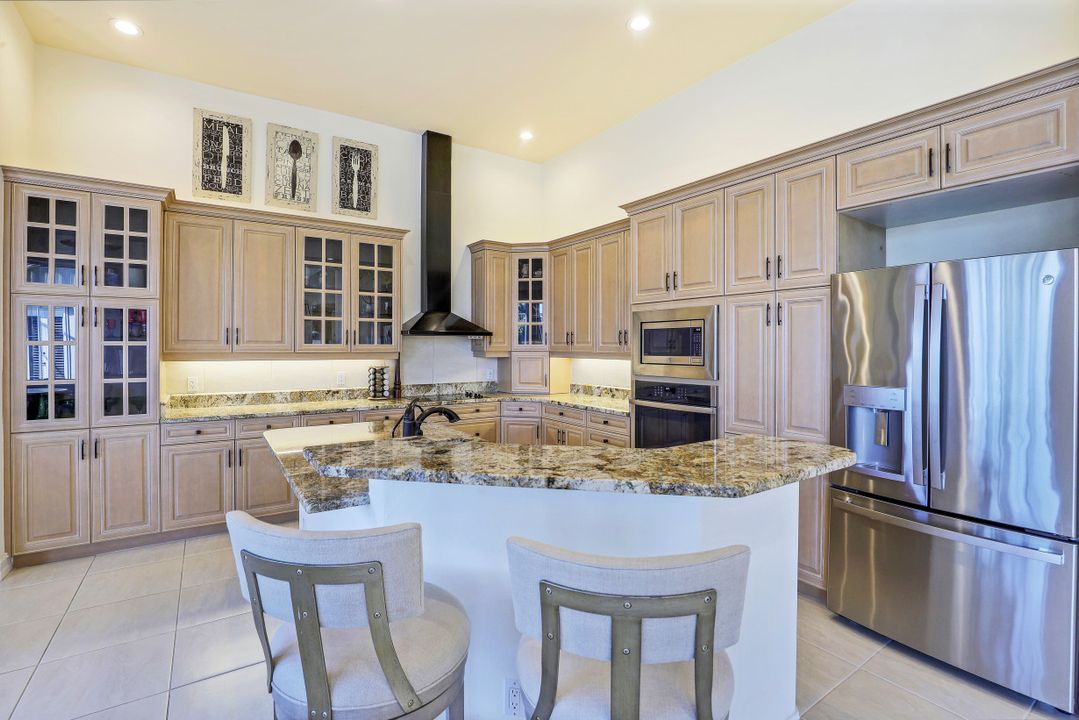 530 Taylor Ct, Marco Island, FL 34145